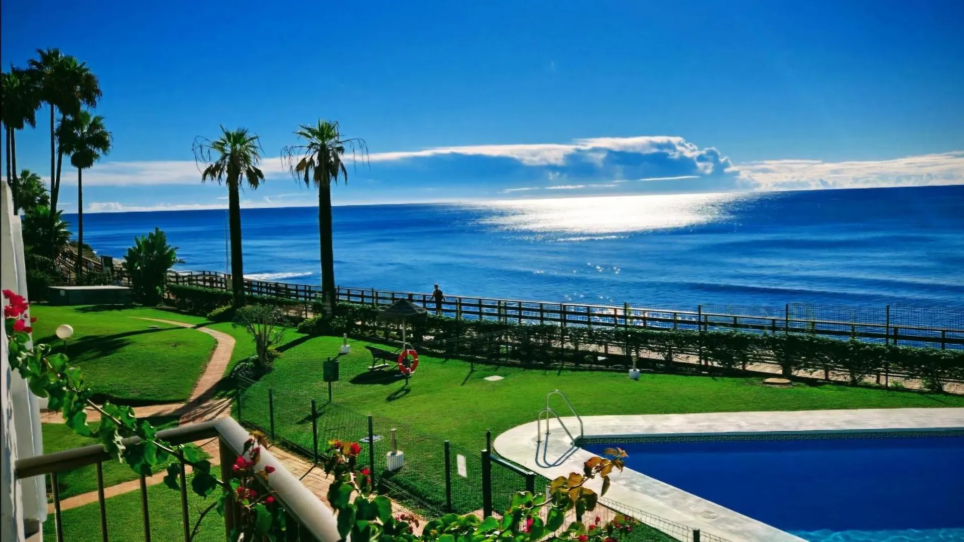 Primera Linea, Mar & Playa, Calahonda, Mijas Costa contacts